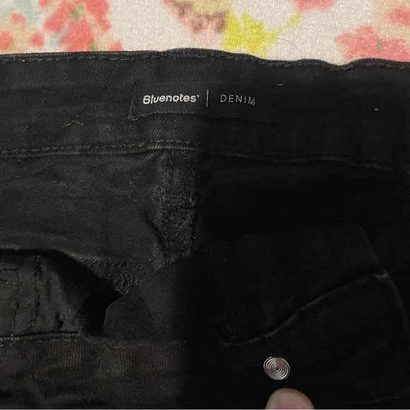 Women’s black denim shorts. - Picture 2 of 3